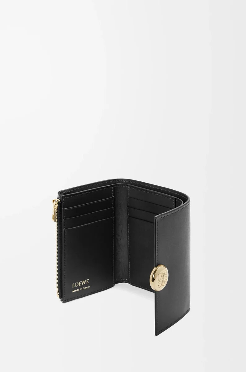 petit portefeuille vertical pebble en cuir de veau nappa brillant noir
