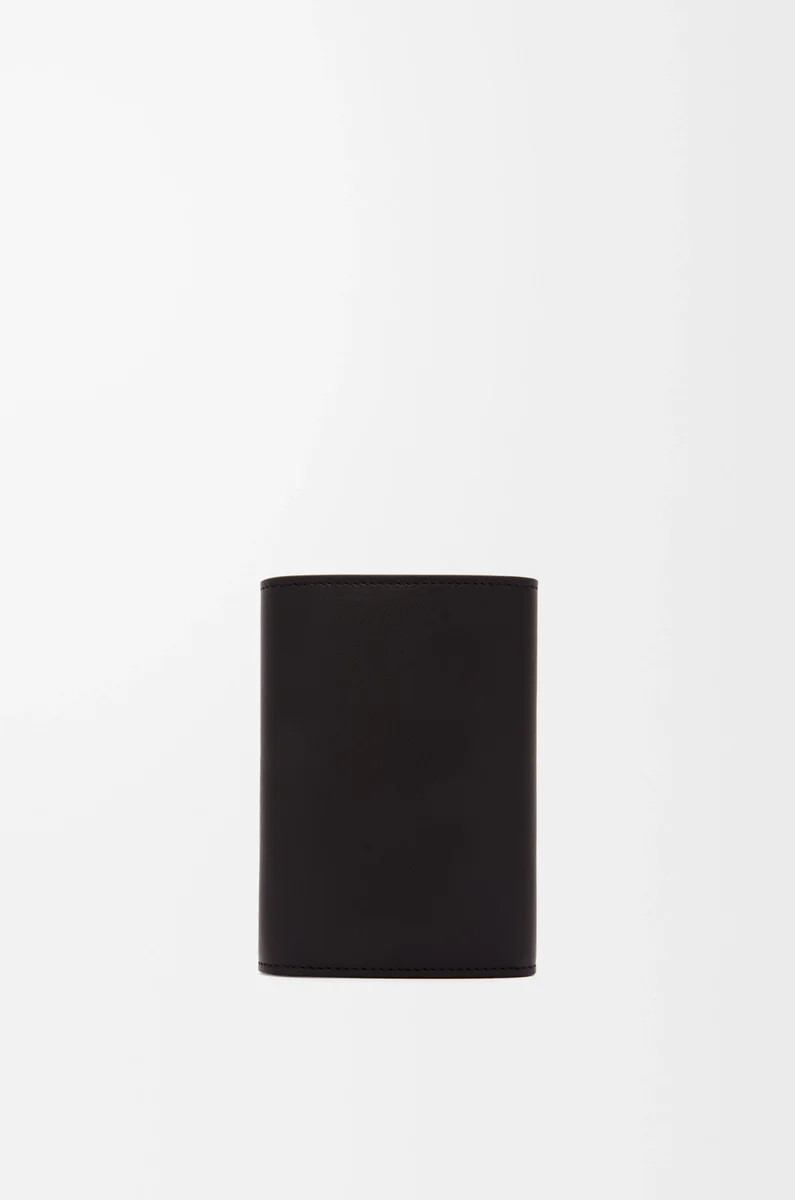 petit portefeuille vertical pebble en cuir de veau nappa brillant noir