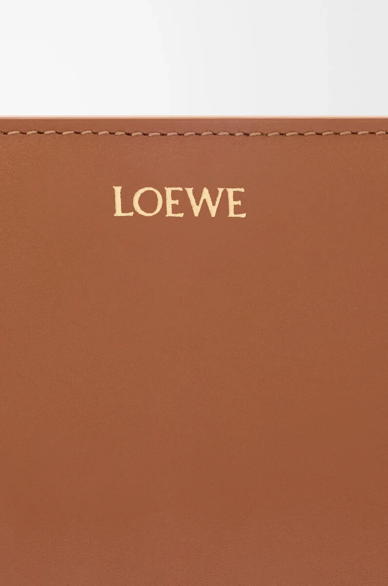 portefeuille compact knot en cuir de veau nappa brillant couleur fauvepapaye