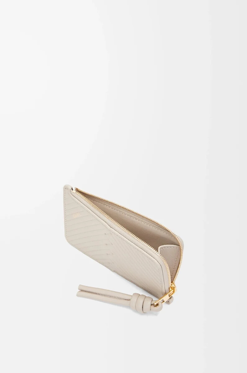 porte-cartes knot en cuir de veau nappa brillant couleur avoine claire