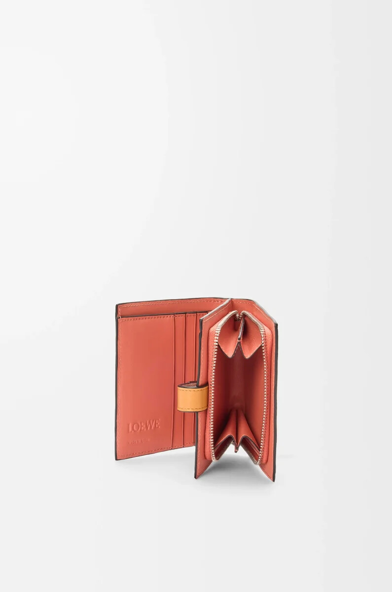 portefeuille compact zippé en cuir de veau grainé souple couleur avoine clairemiel