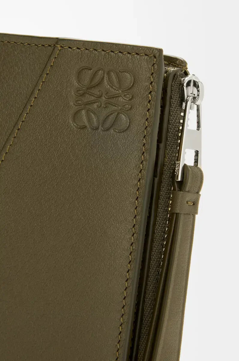 portefeuille fin et compact puzzle en cuir de veau classique kaki foncé