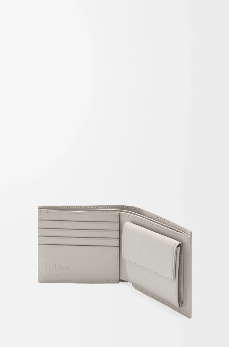 portefeuille à deux volets en cuir de veau texturé gris coquillage