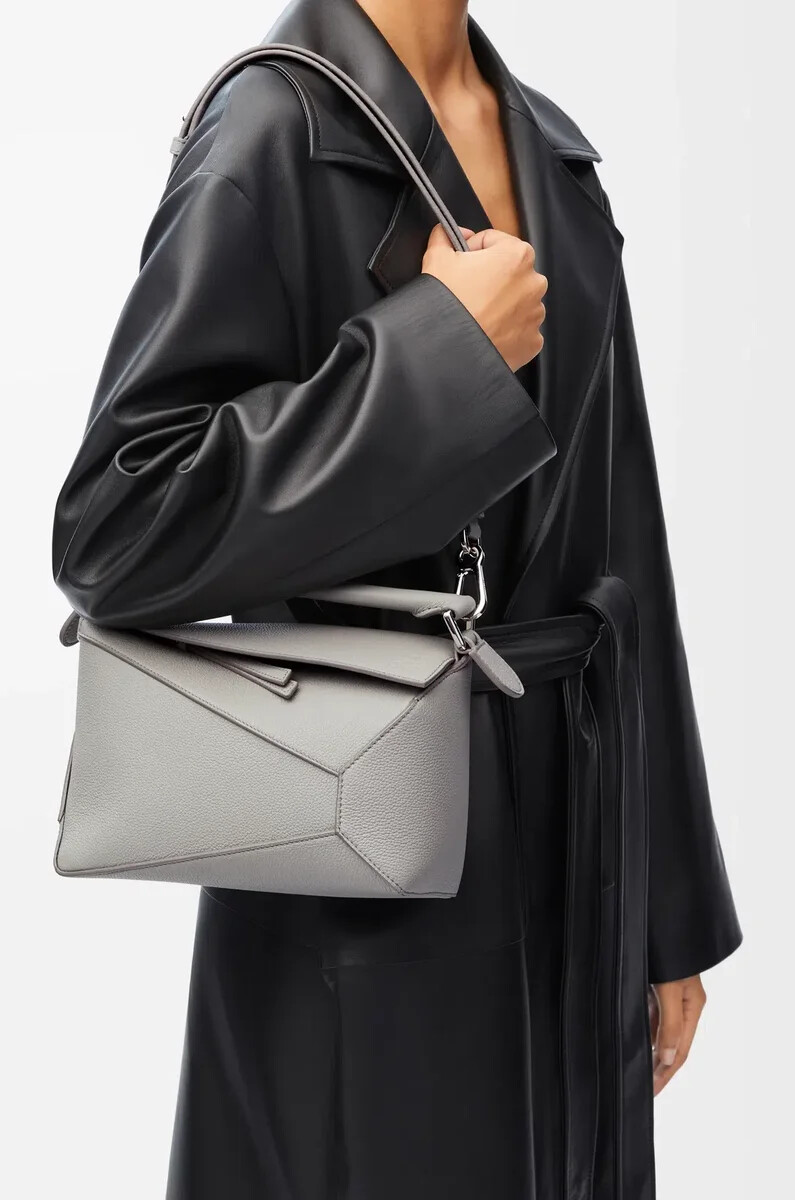 petit sac puzzle edge en cuir de veau grainé souple gris perle