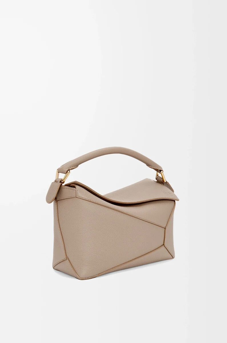 petit sac puzzle edge en cuir de veau souple grainé couleur sable