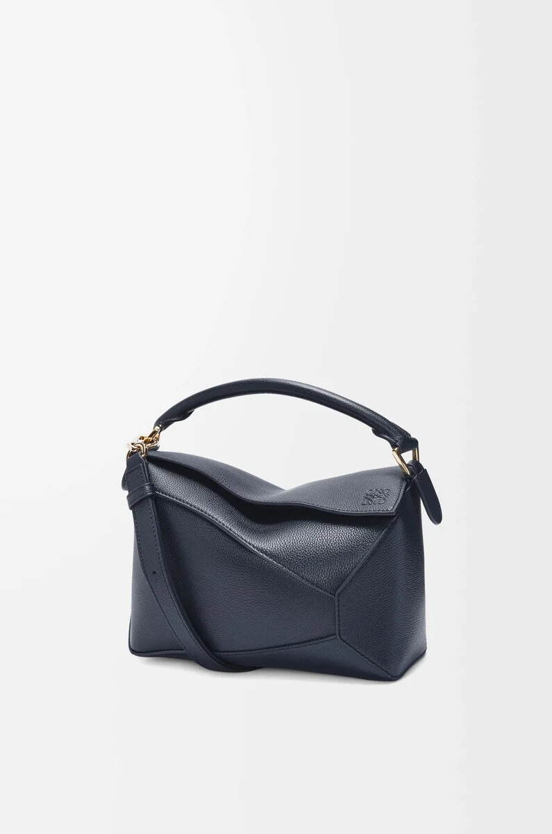 petit sac puzzle edge en cuir de veau grainé souple bleu marine foncé
