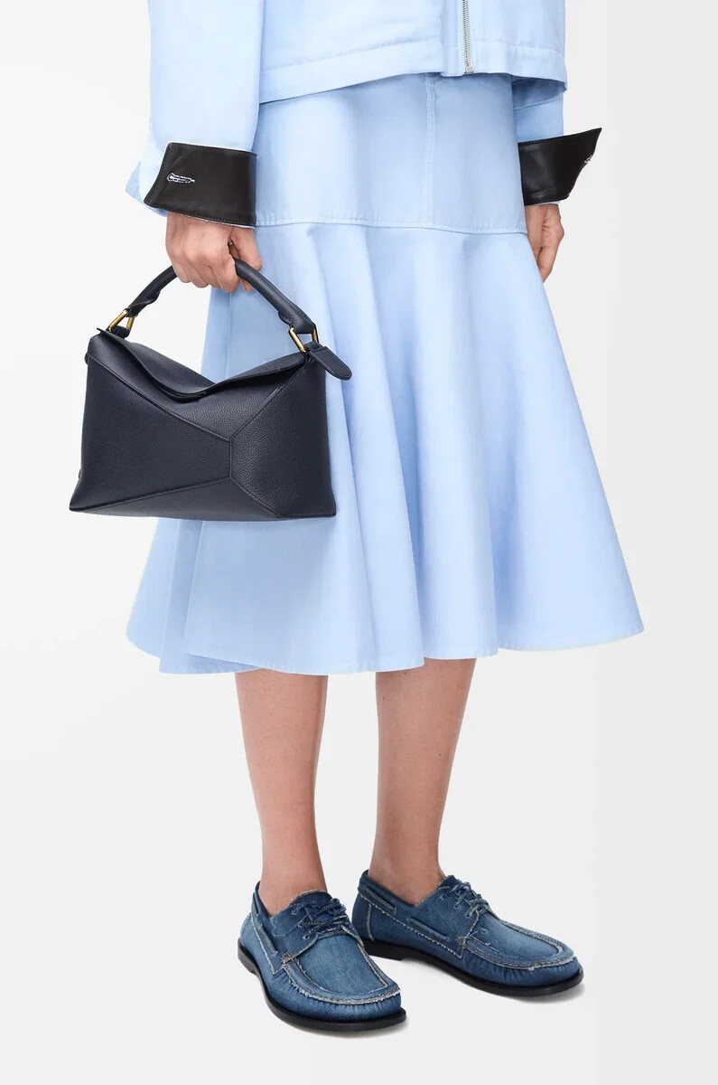 petit sac puzzle edge en cuir de veau grainé souple bleu marine foncé