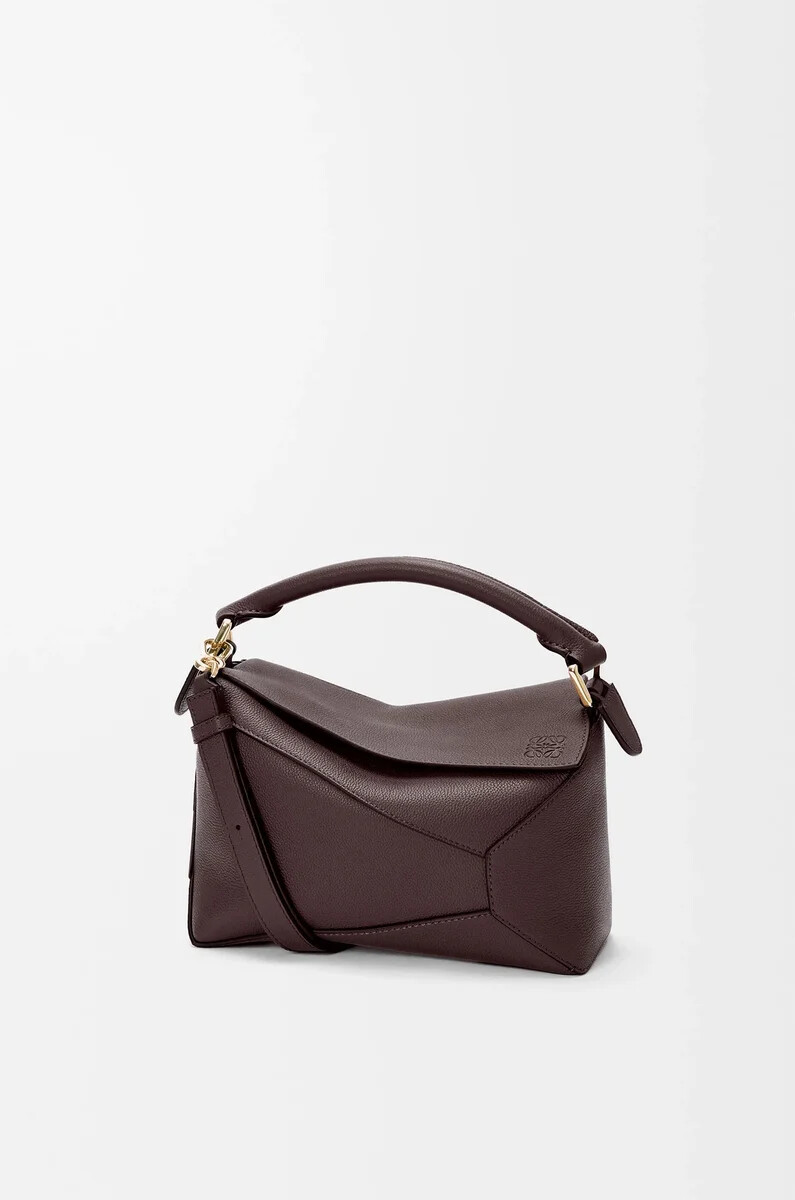 petit sac puzzle edge en cuir de veau souple grainé couleur châtaigne foncée