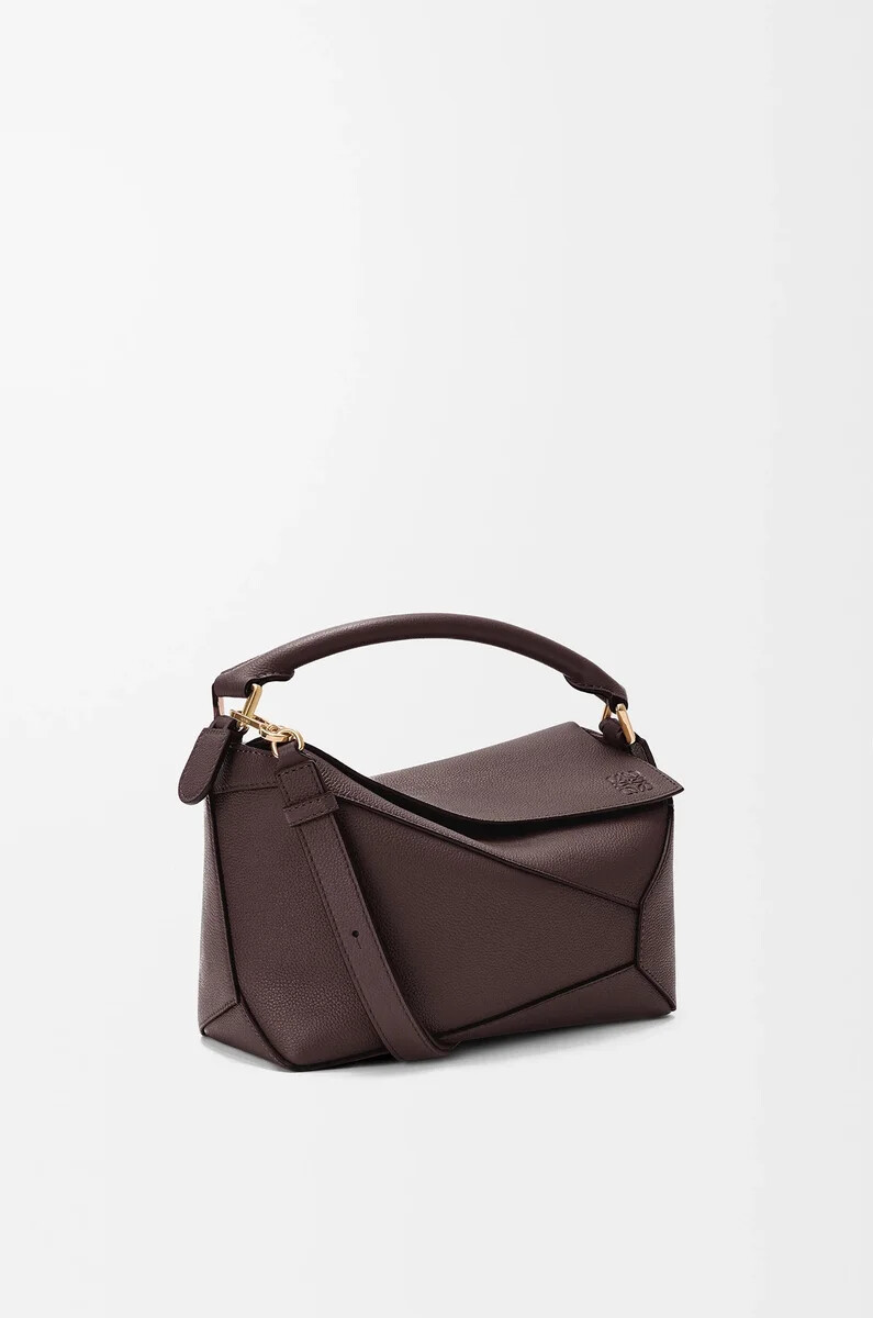 petit sac puzzle edge en cuir de veau souple grainé couleur châtaigne foncée