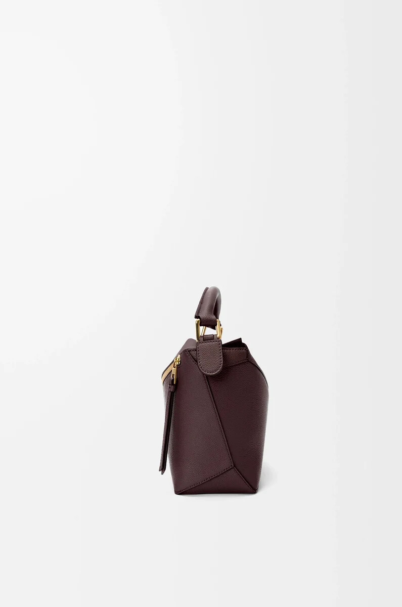 petit sac puzzle edge en cuir de veau souple grainé couleur châtaigne foncée