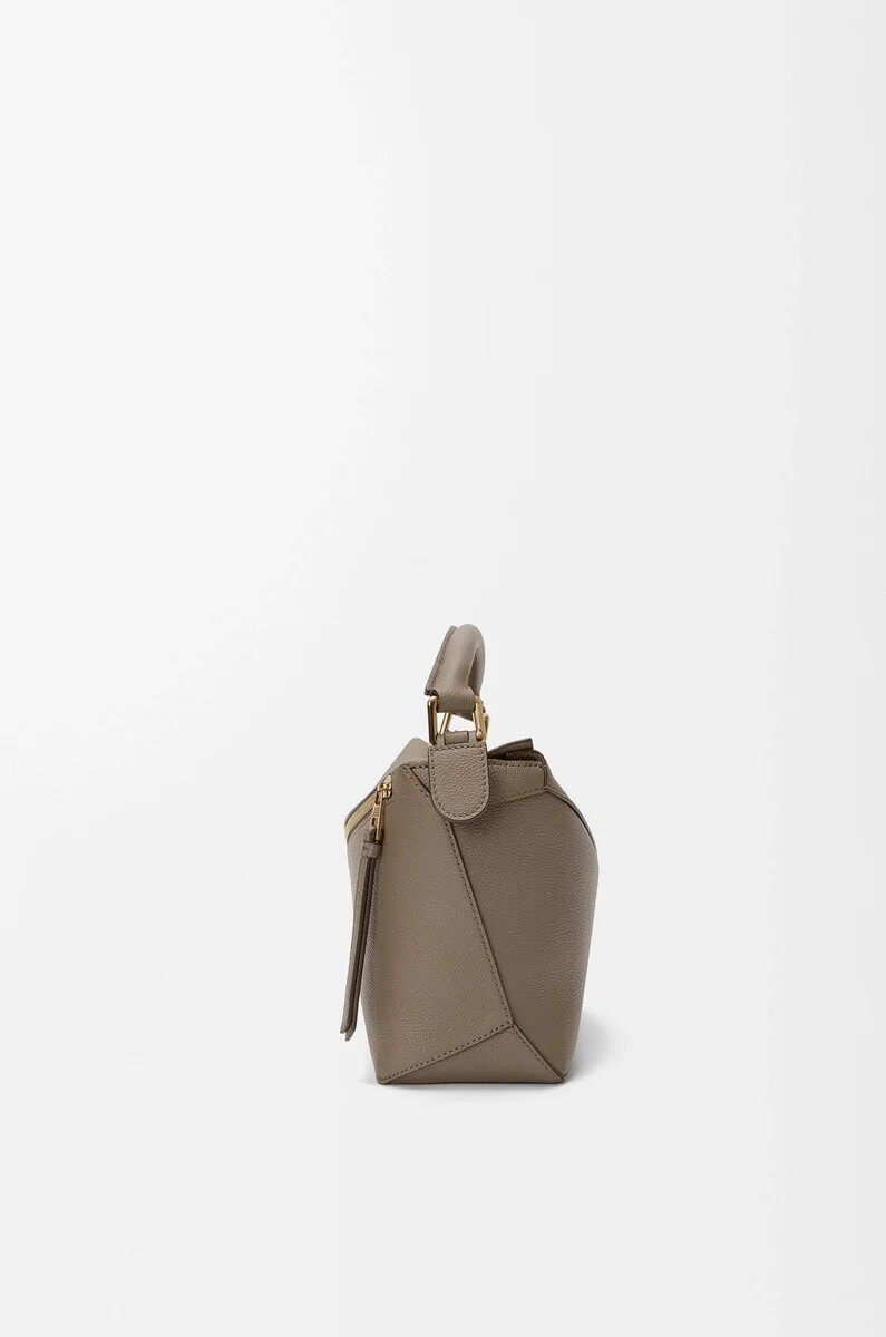 petit sac puzzle edge en cuir de veau grainé souple taupe