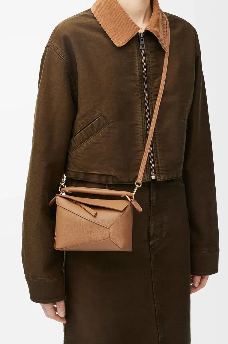 sac mini puzzle edge en cuir de veau grainé souple couleur caramel