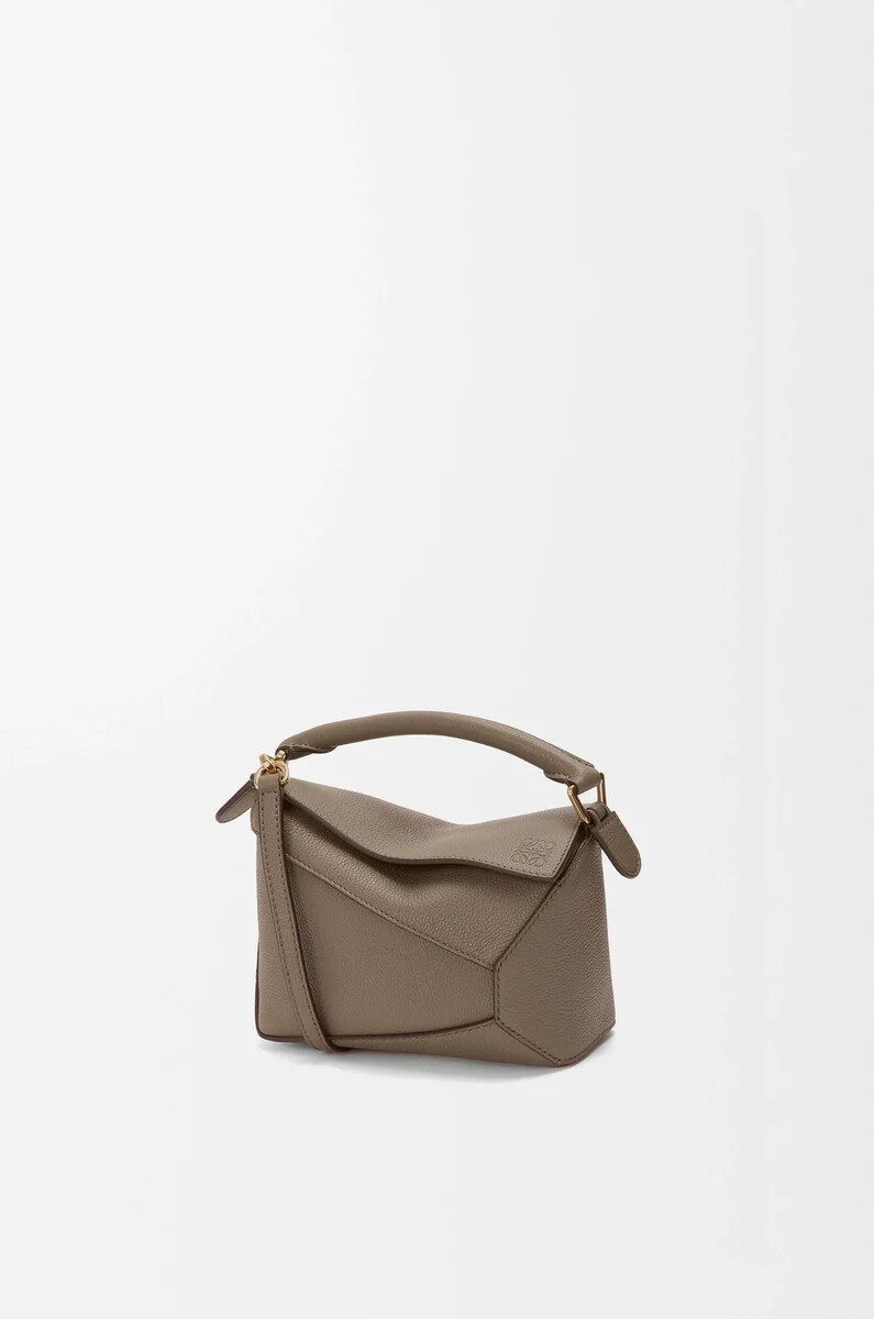 sac mini puzzle edge en cuir de veau grainé souple taupe