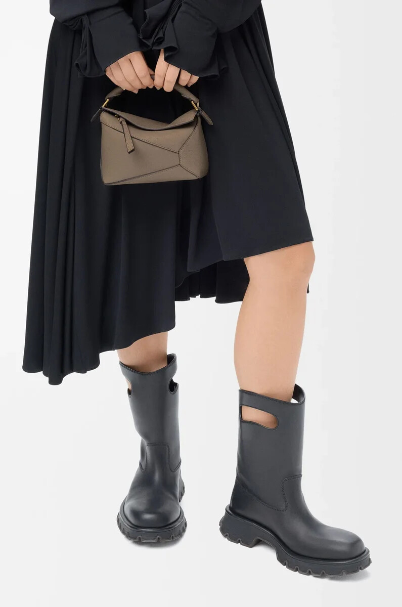 sac mini puzzle edge en cuir de veau grainé souple taupe