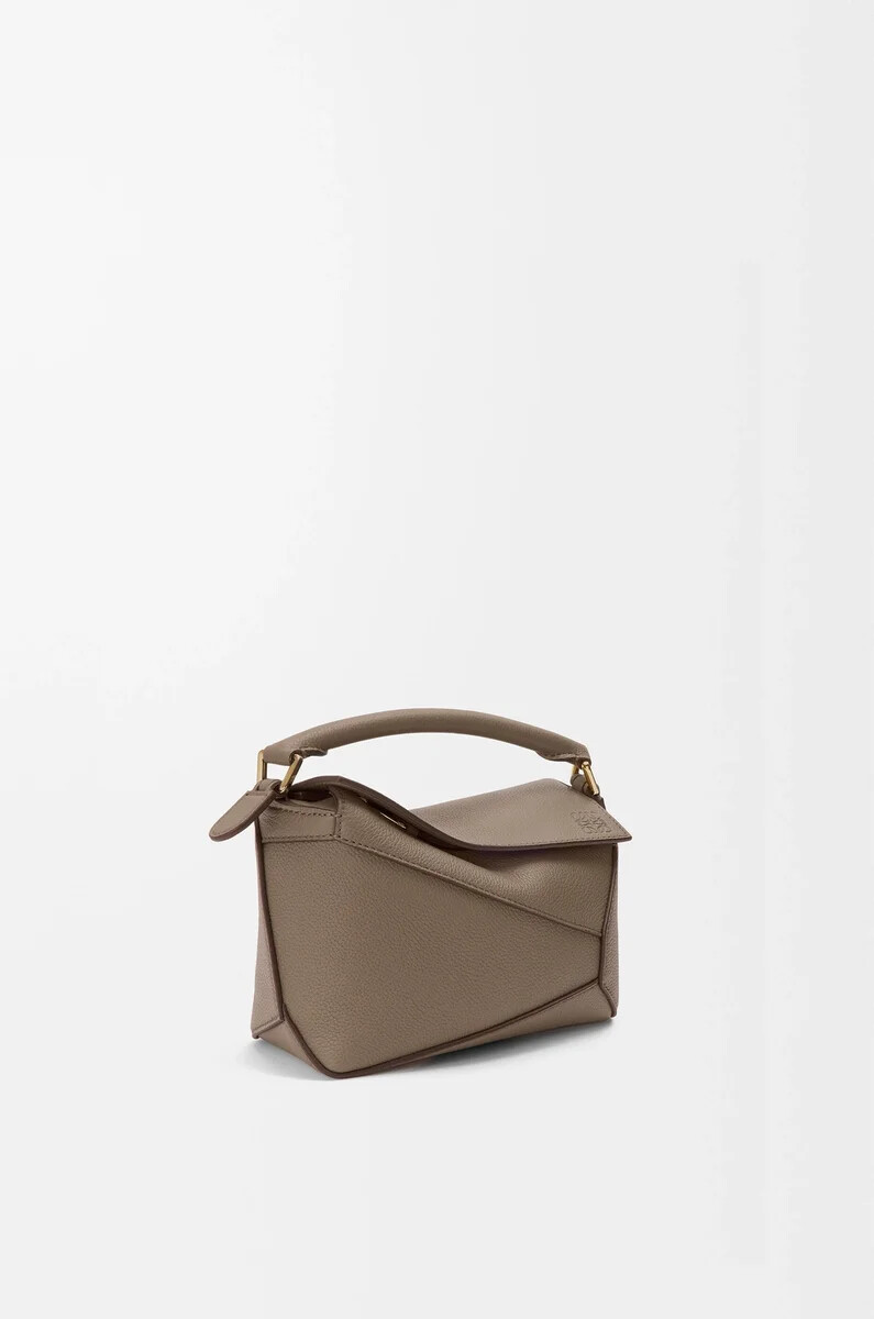 sac mini puzzle edge en cuir de veau grainé souple taupe