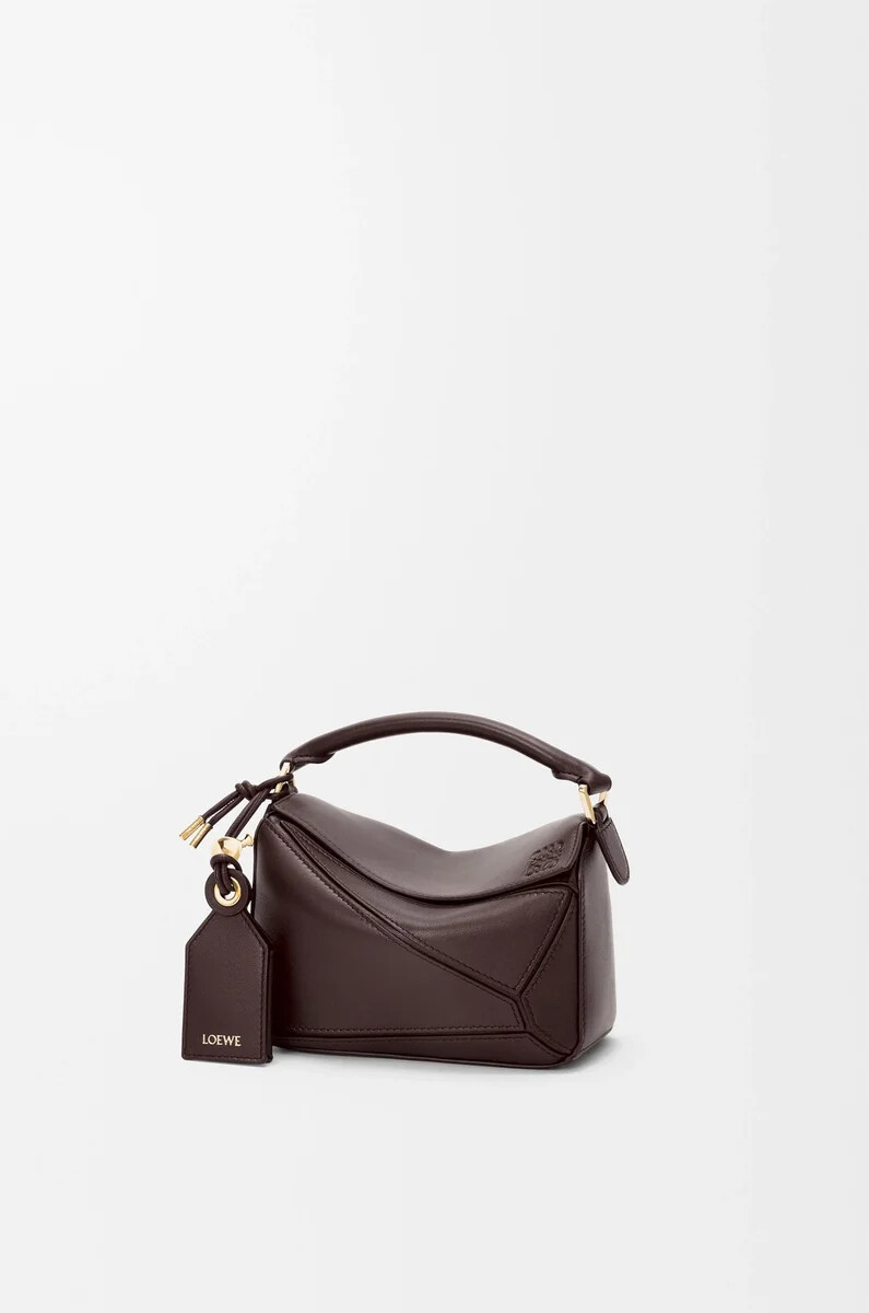 sac mini featherlight puzzle en cuir dagneau nappa couleur châtaigne foncée
