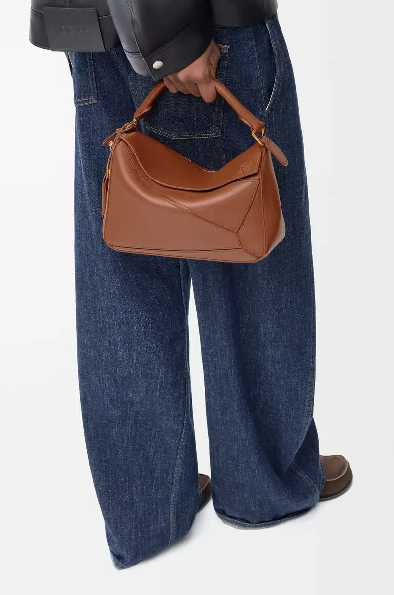 petit sac featherlight puzzle en cuir dagneau nappa couleur noix de pécan