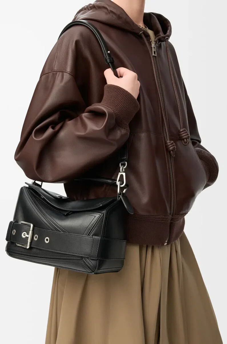 petit sac à dos puzzle biker en cuir de veau brillant noir