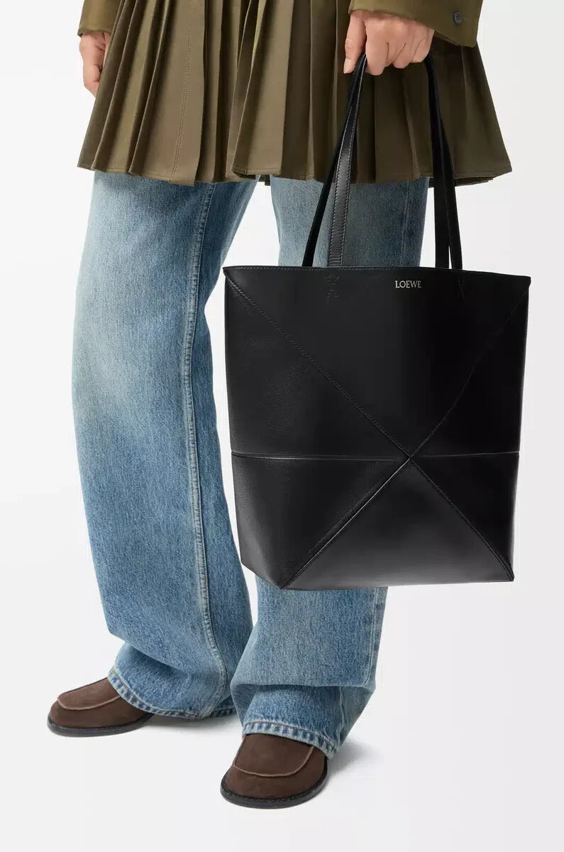 sac cabas pliable moyen en cuir de veau brillant noir