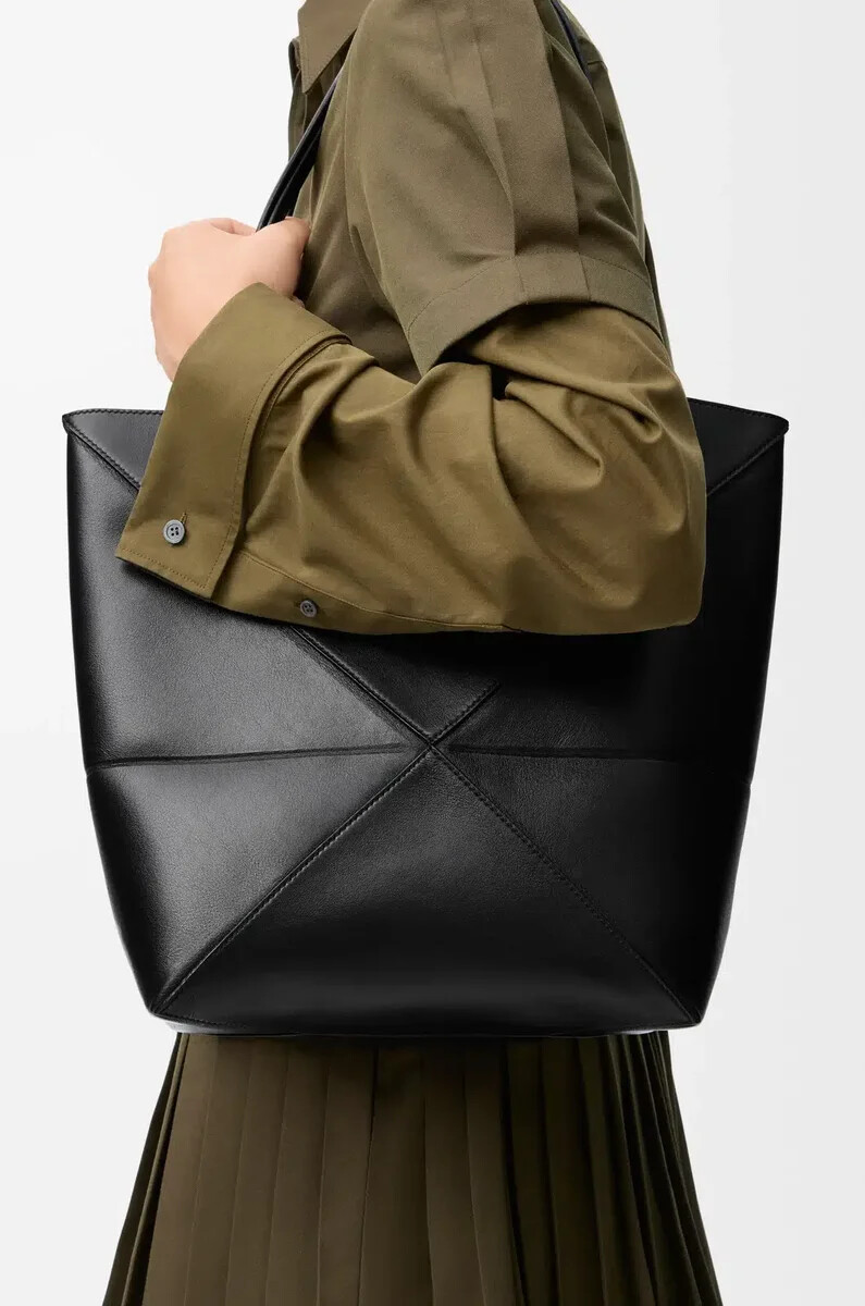 sac cabas pliable moyen en cuir de veau brillant noir