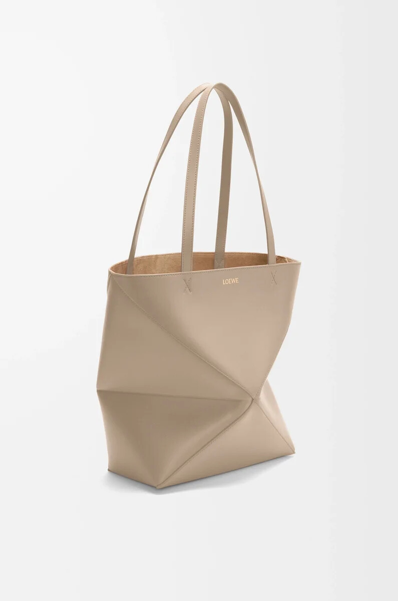 sac cabas pliable moyen en cuir de veau brillant couleur sable