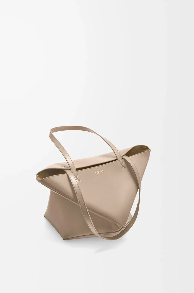 sac cabas pliable moyen en cuir de veau brillant couleur sable