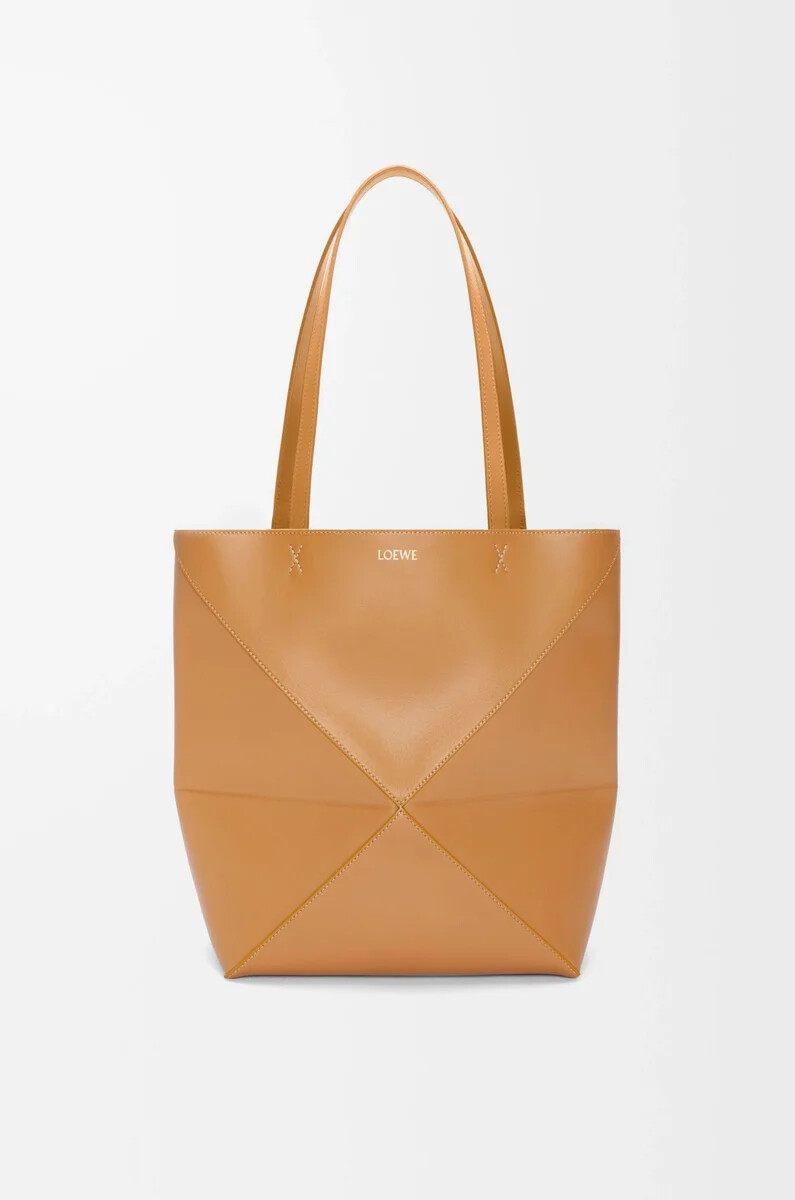 sac cabas pliable moyen en cuir de veau brillant couleur désert chaud