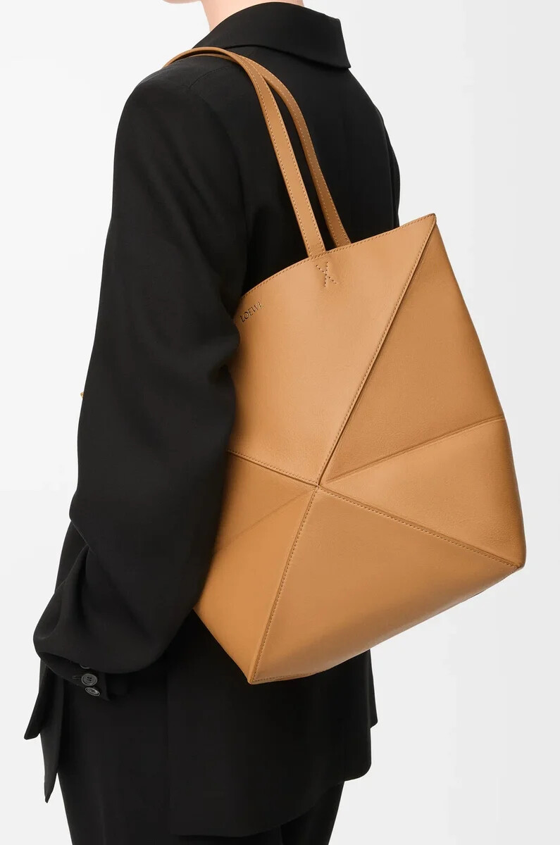 sac cabas pliable moyen en cuir de veau brillant couleur désert chaud
