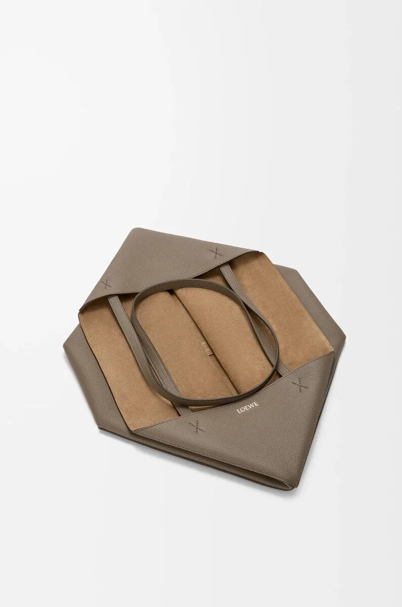 grand sac cabas horizontal à pliage puzzle en cuir de veau grainé souple taupe