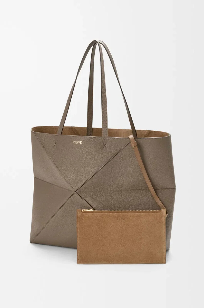 grand sac cabas horizontal à pliage puzzle en cuir de veau grainé souple taupe