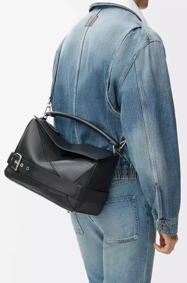 grand sac à dos puzzle biker en cuir de veau brillant noir