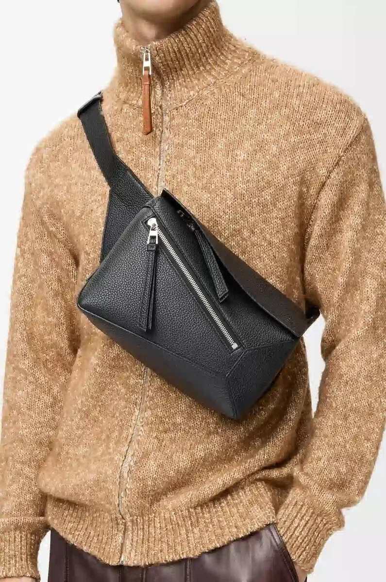 petit sac banane puzzle edge en cuir de veau noir classique