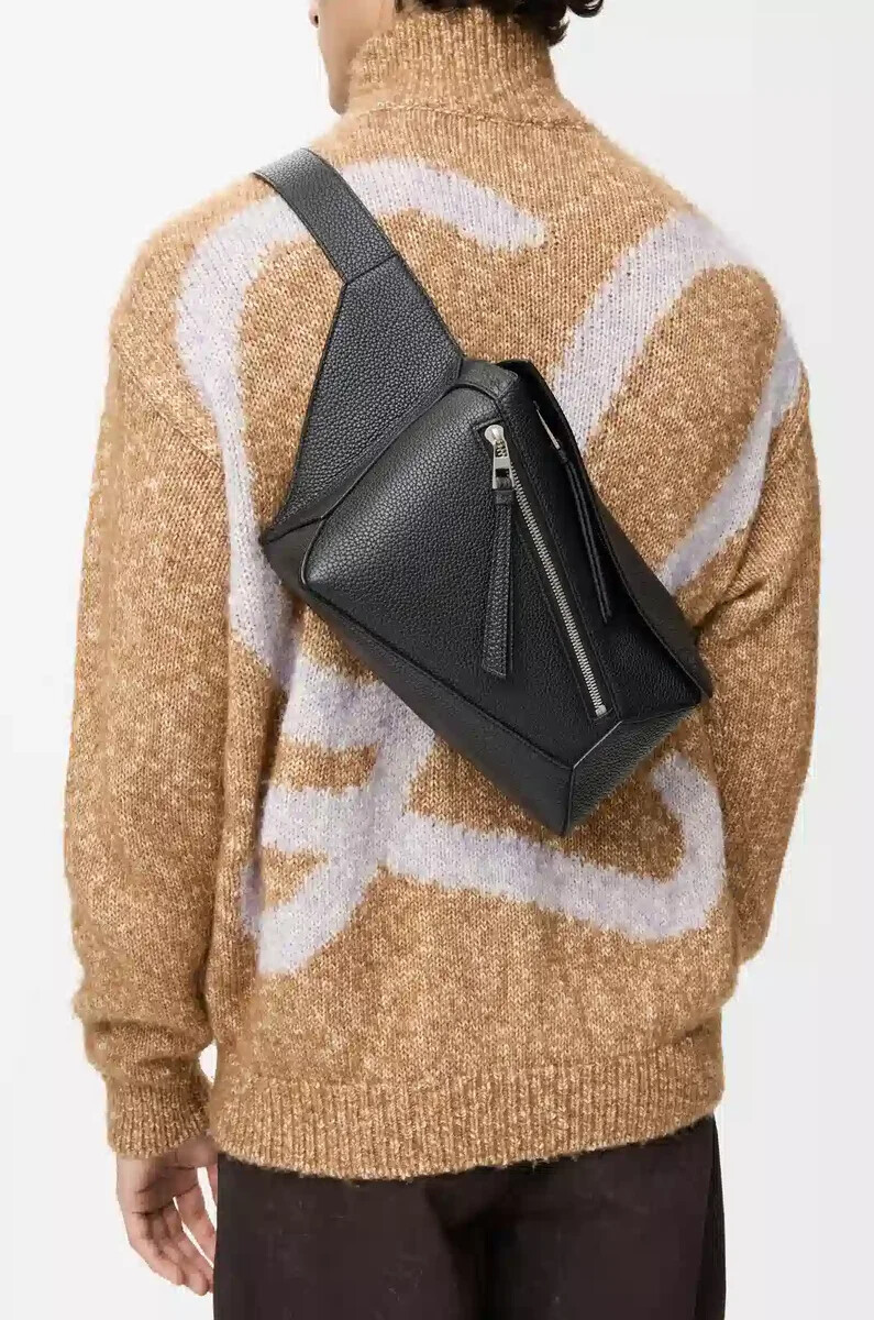 petit sac banane puzzle edge en cuir de veau noir classique
