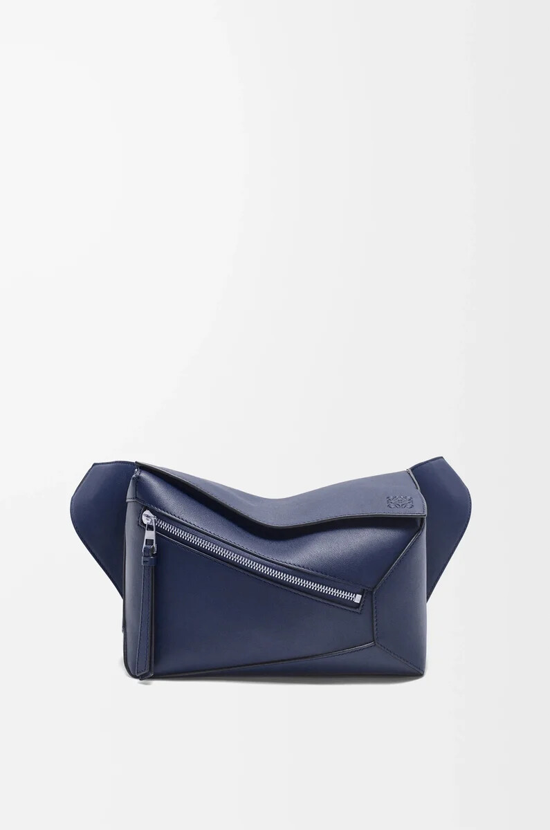 petit sac banane puzzle edge en cuir de veau bleu abysse classique