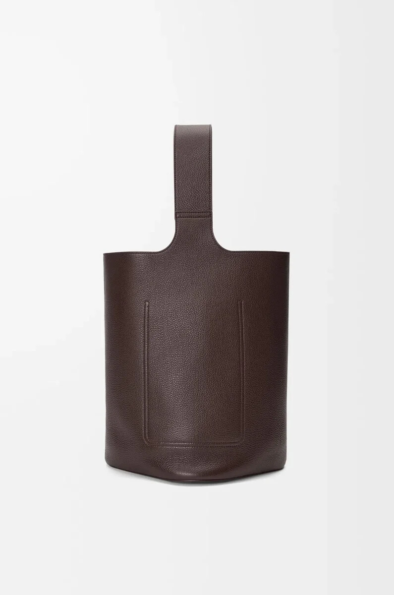 grand seau pebble en cuir de veau souple grainé couleur bordeaux