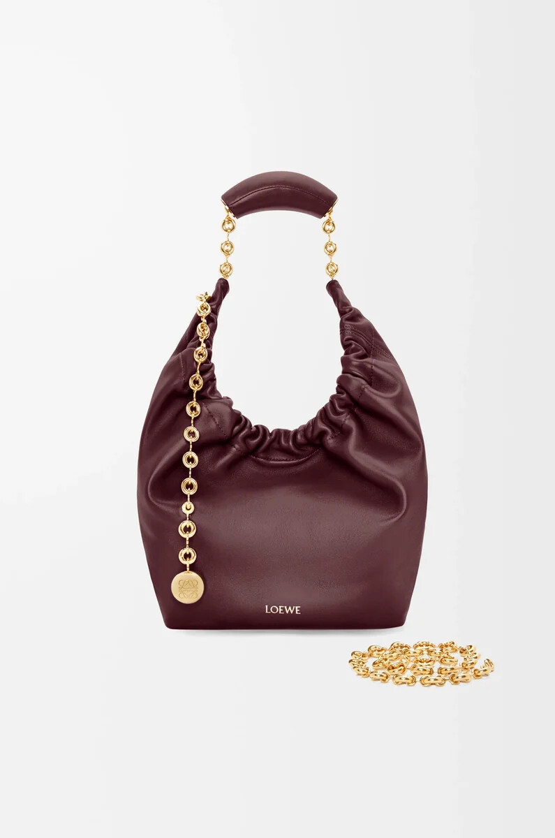 petit sac souple en cuir dagneau nappa souple couleur bordeaux foncé