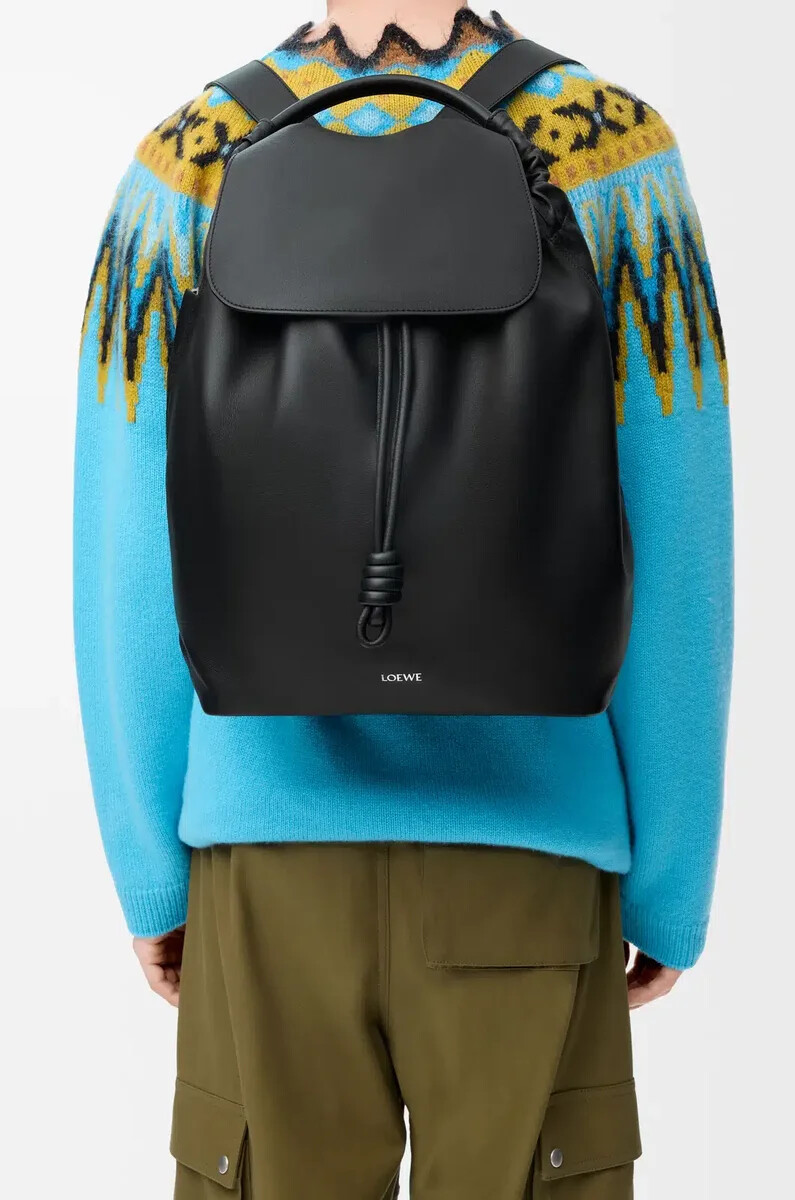 sac à dos flamenco en cuir de veau souple et brillant noir