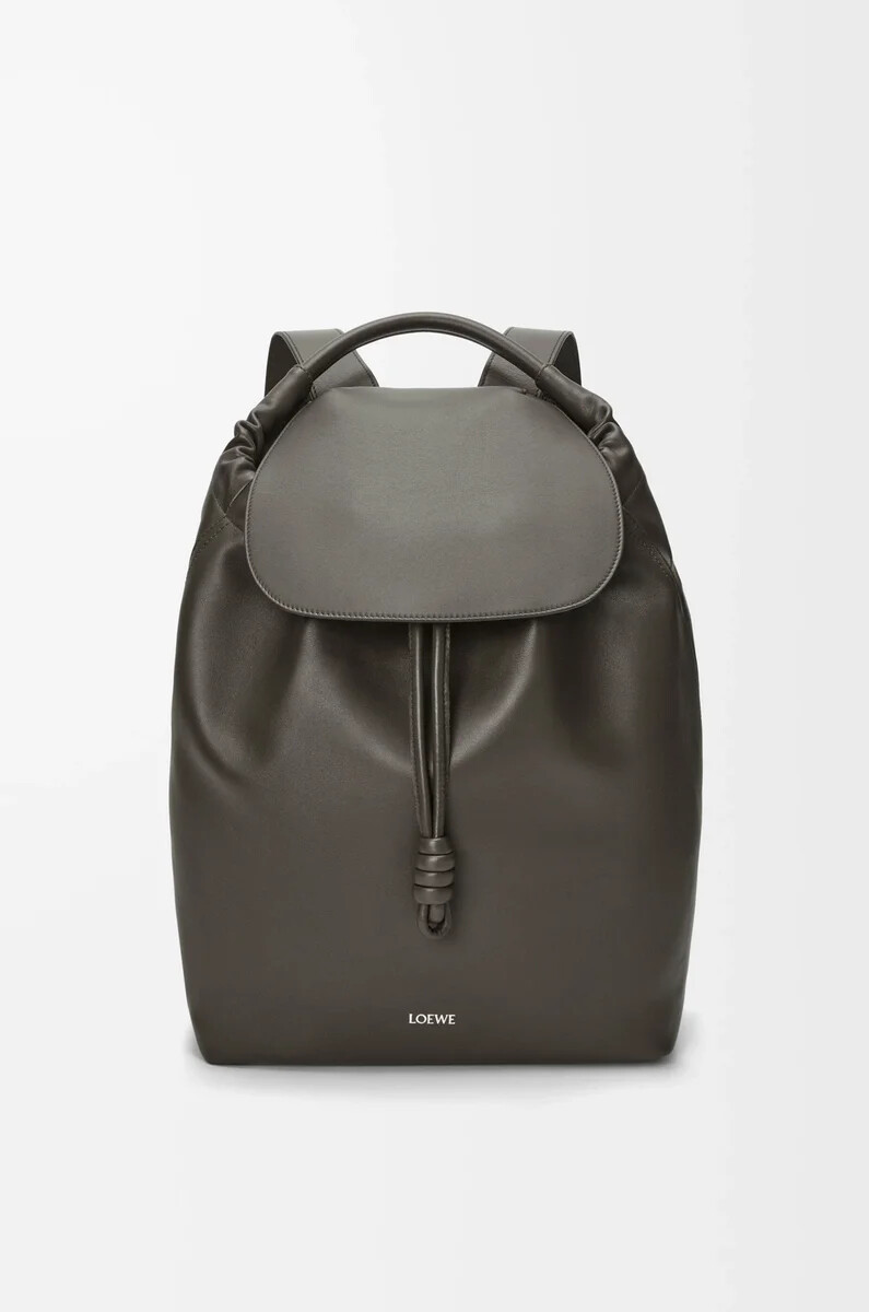 sac à dos flamenco en cuir de veau souple et brillant gris foncé
