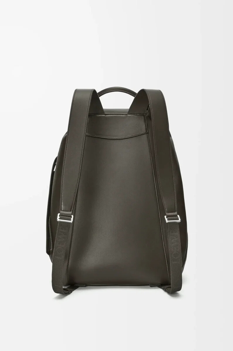 sac à dos flamenco en cuir de veau souple et brillant gris foncé