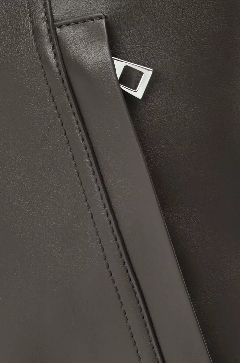 sac à dos flamenco en cuir de veau souple et brillant gris foncé