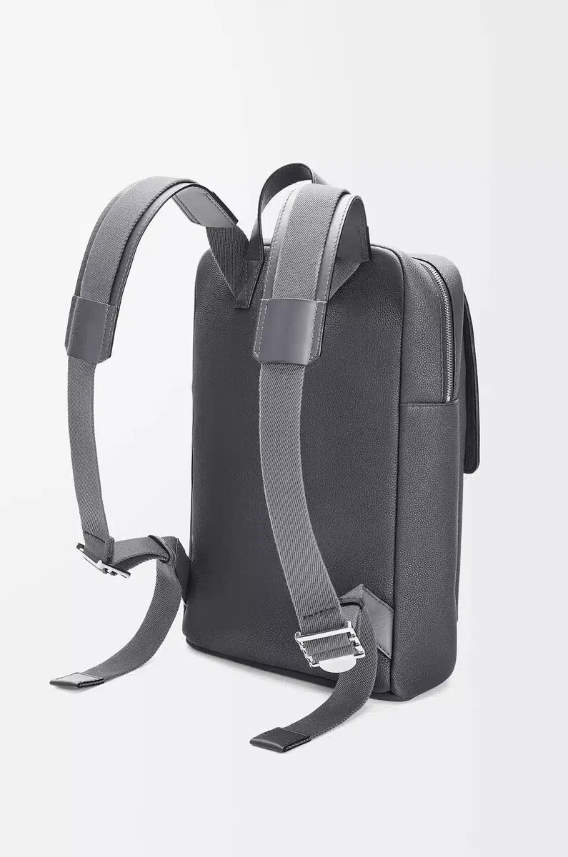 sac à dos militaire en cuir de veau souple grainé anthracite