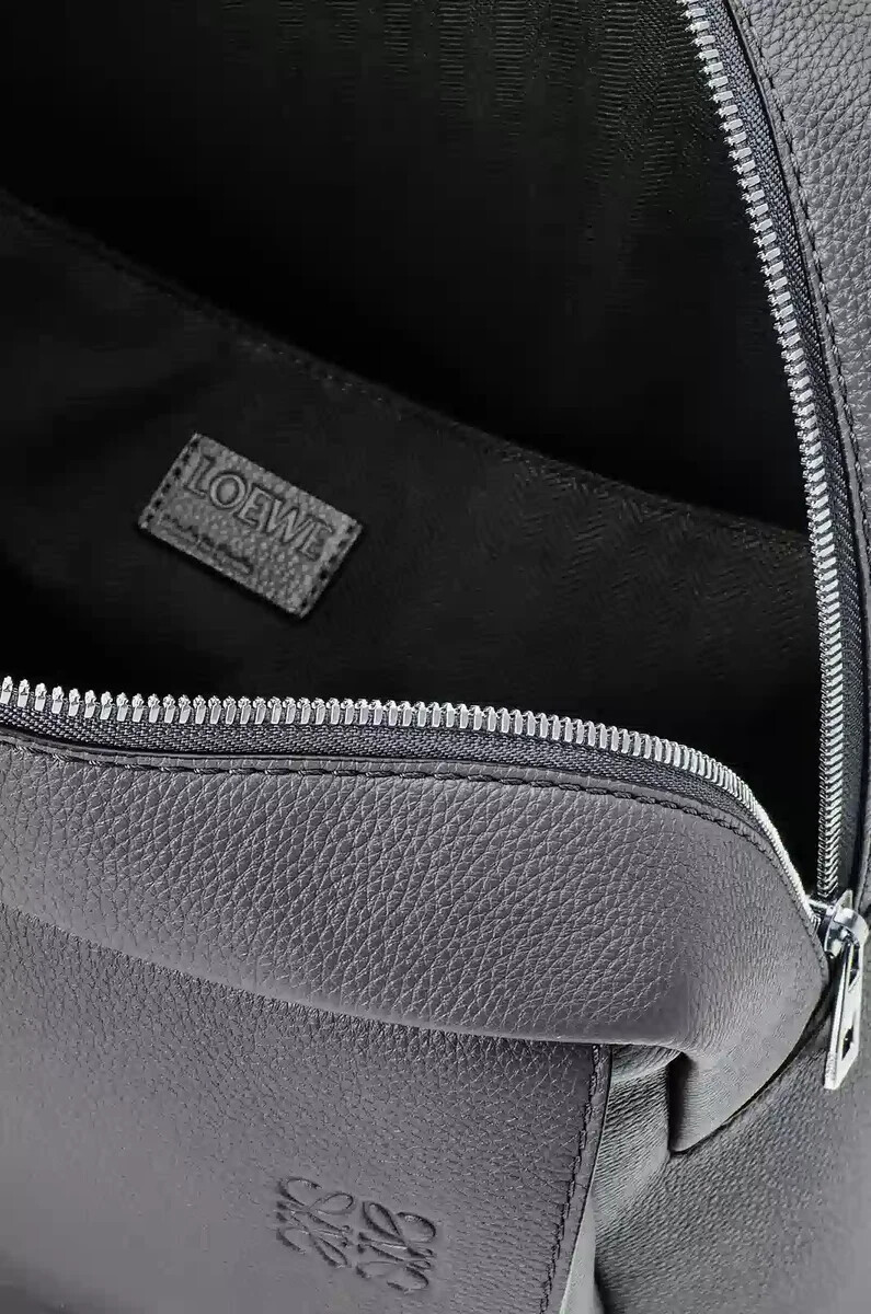 sac à dos militaire en cuir de veau souple grainé anthracite
