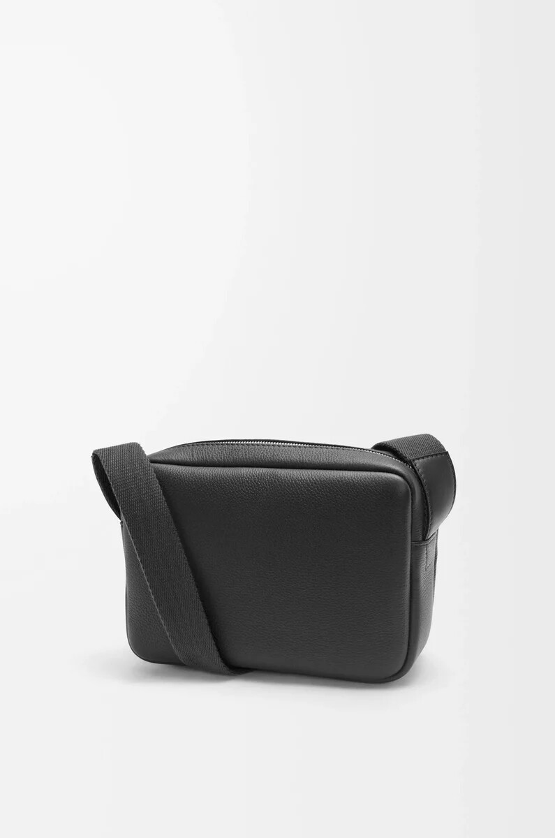 sac messager militaire xs en cuir de veau grainé souple noir