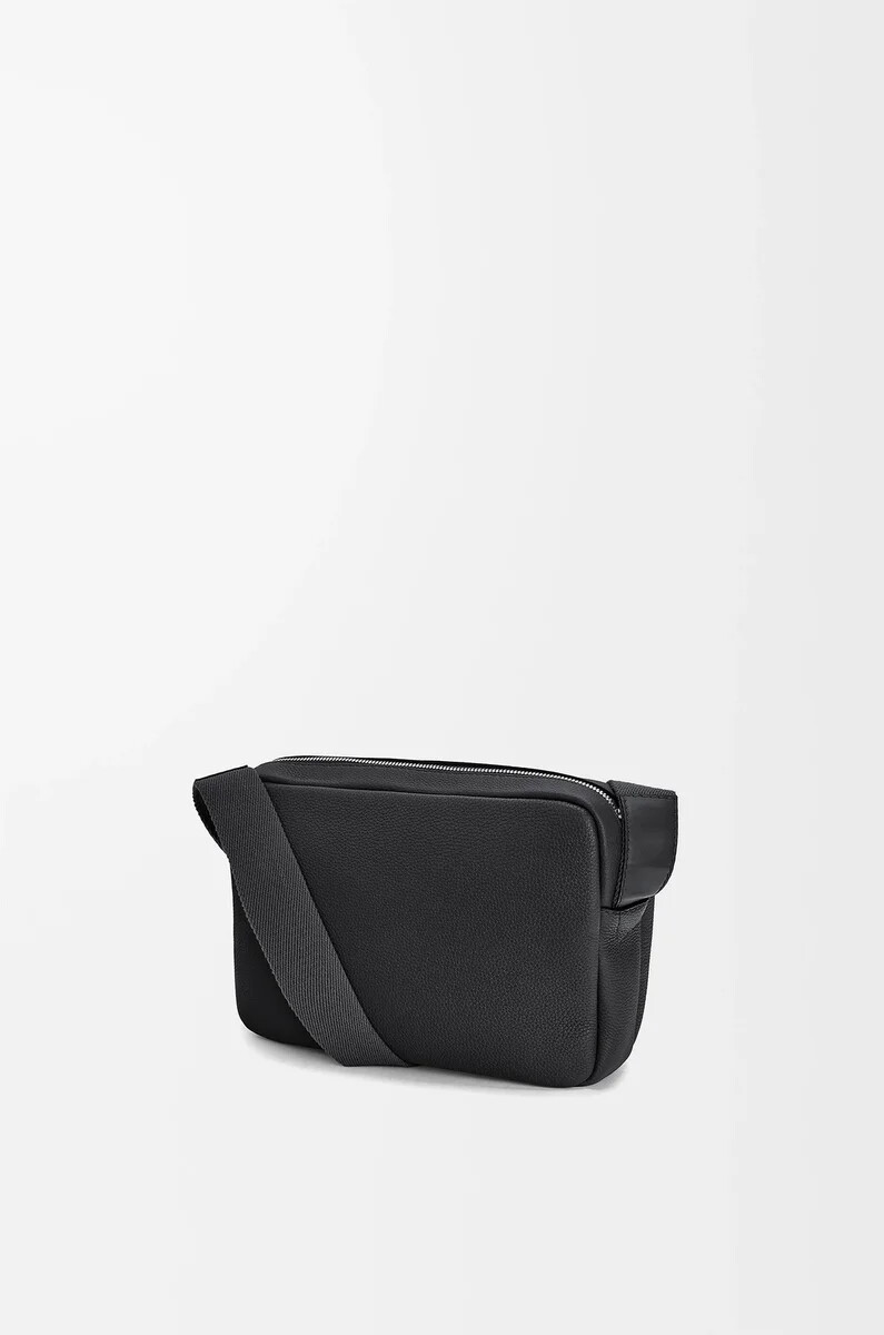 sac messager militaire xs en cuir de veau grainé souple noir
