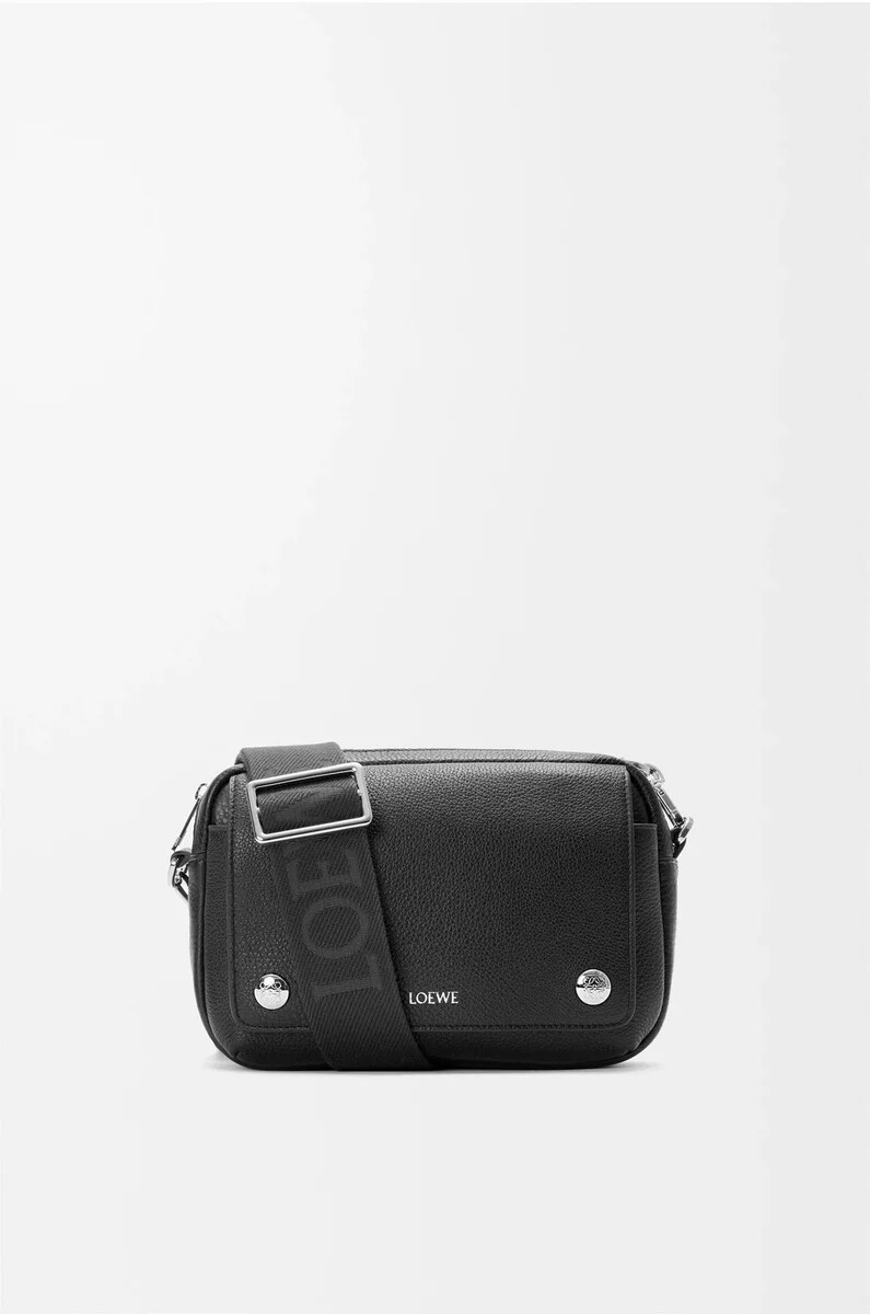 petit sac messager pebble en cuir de veau souple grainé noir
