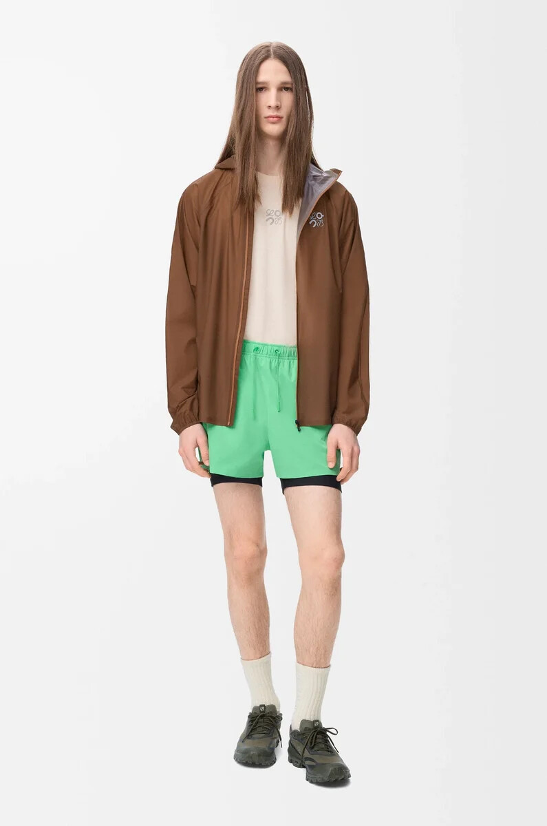 veste ultra en tissu technique couleur caramel