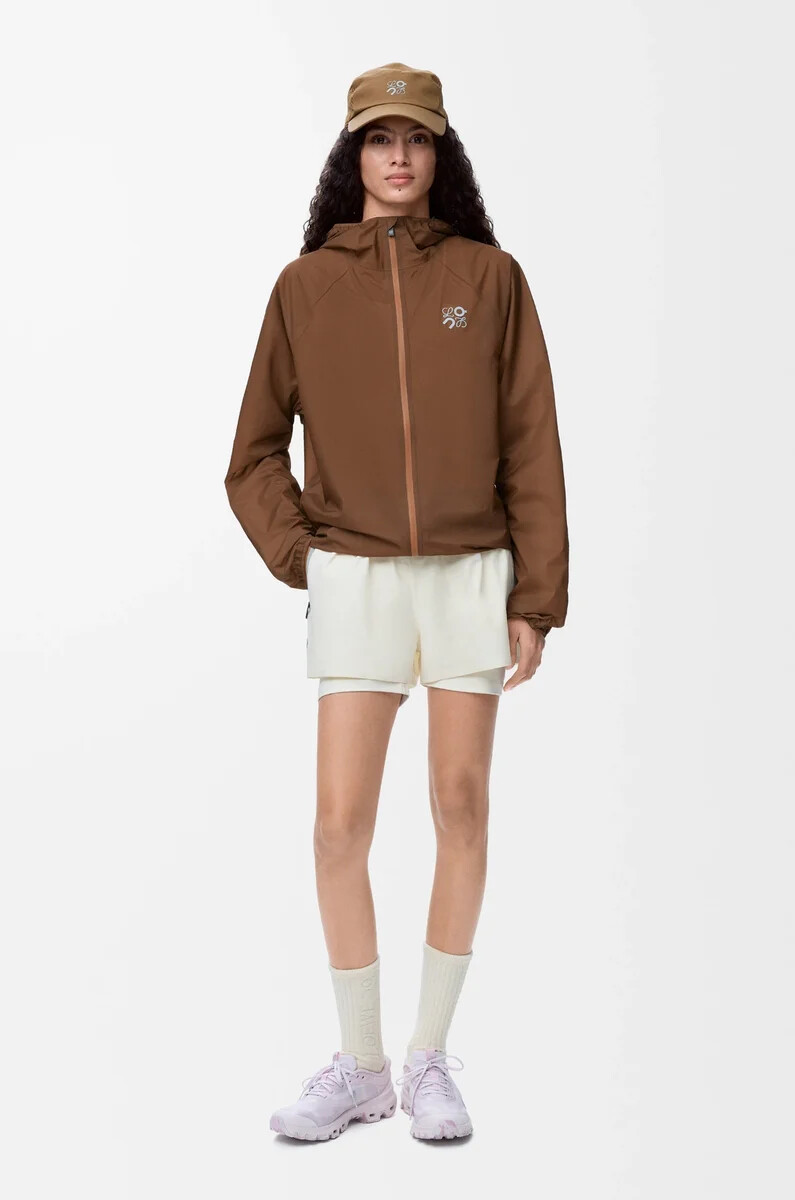 veste ultra en tissu technique couleur caramel