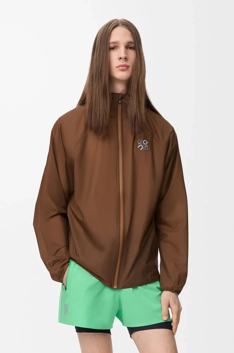 veste ultra en tissu technique couleur caramel