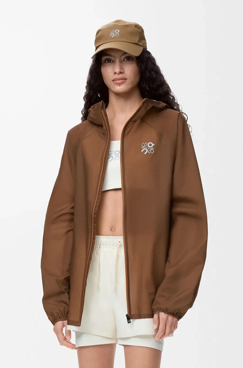 veste ultra en tissu technique couleur caramel