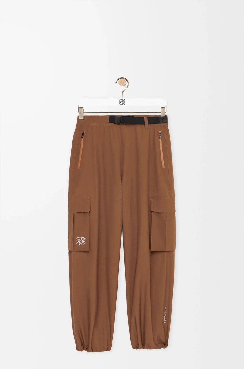 pantalon cargo en toile technique couleur caramel